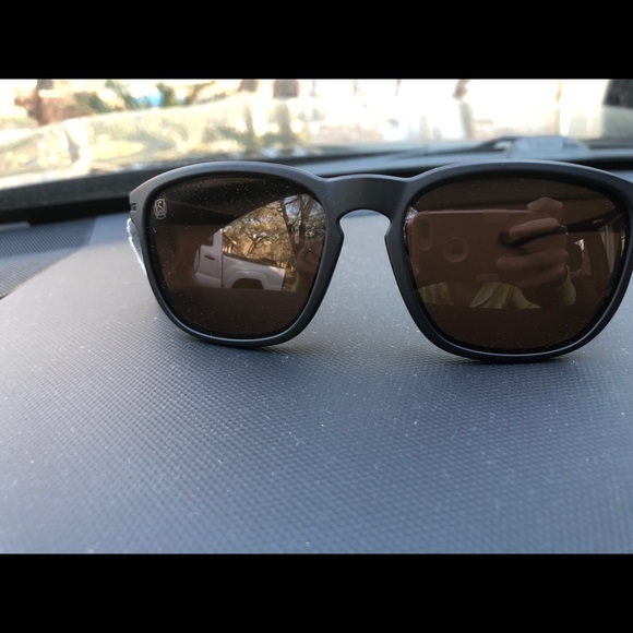 Men’s Oakley sunglasses - Picture 2 of 2